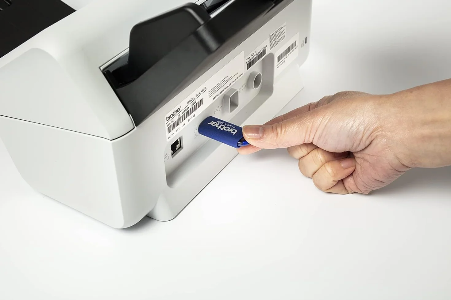 Brother ADS-4550W. Escáner A4 de sobremesa. Digitaliza a 70ppm a Doble Cara, con conexión a Red Cableada y WiFi